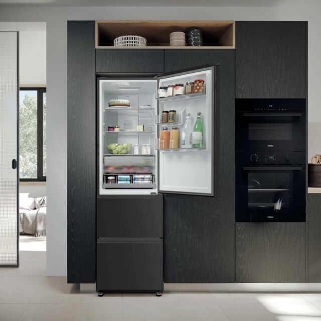 Haier HTR3518ENMTK 60/40 Fridge Freezer - Black