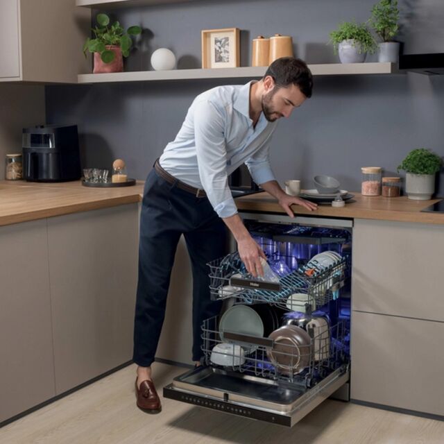 Haier XF 6B2M3BX-80 Dishwasher - Silver - 16 Place Settings