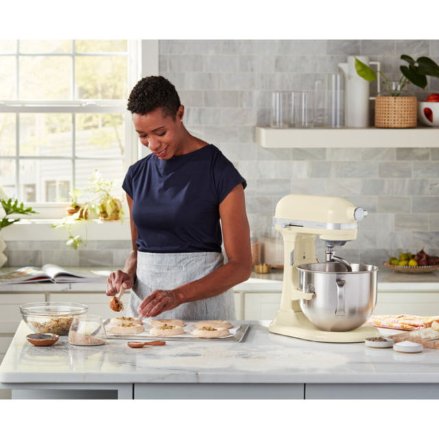 KitchenAid 5KSM70SHXBAC 6.6L Bowl-lift Artisan Mixer in Almond Cream