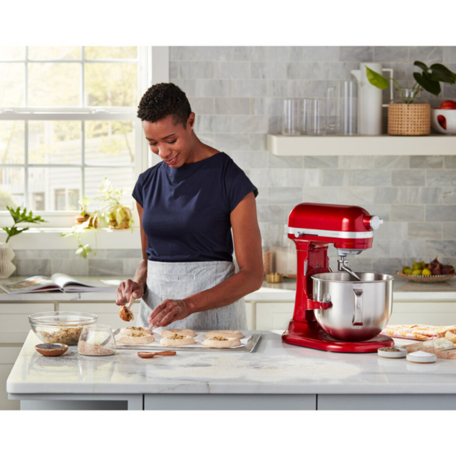 KitchenAid 5KSM70SHXBCA 6.6L Bowl-lift Artisan Mixer in Candy Apple